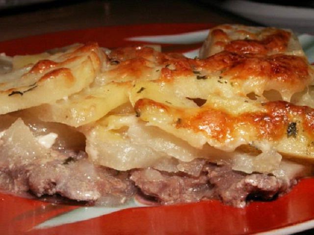 Мясо по–французски с картошкой в духовке — классические рецепты